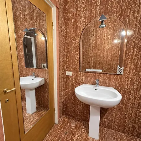 Homesharing In Lerici- 2rooms With Private Bathroom